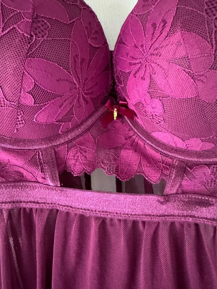 Babydoll Daisy Fuentes encaje longline taza moldeada DF2488 PRECIO DE VENTA SUGERIDO POR EL FABRICANTE $58 mediano NUEVO con etiqueta Foto 3 de 4