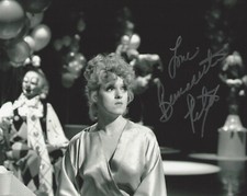 BERNADETTE PETERS SIGNED AUTHENTIC 'SILENT MOVIE' 8x10 PHOTO w/COA SEXY ACTRESS