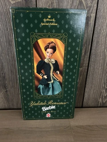 Mattel Barbie Yuletide Romance Doll #15621 1996 Vintage NRFB.