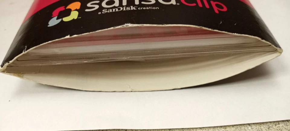 SANSA CLIP 2GB...NEW...SANDISK...PLS READ - Image 4 of 4