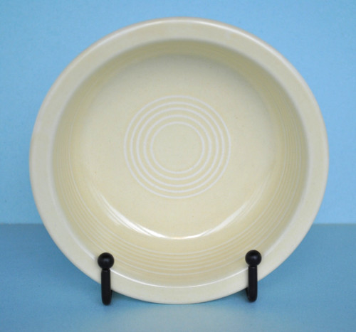 Vintage 1936~1951 FIESTA IVORY 5 1/2” FRUIT BOWL w/ FULLY GLAZED BOTTOM