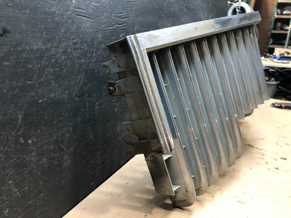 Cadillac Eldorado 1972 parrilla delantera F3995 C Foto 3 de 4