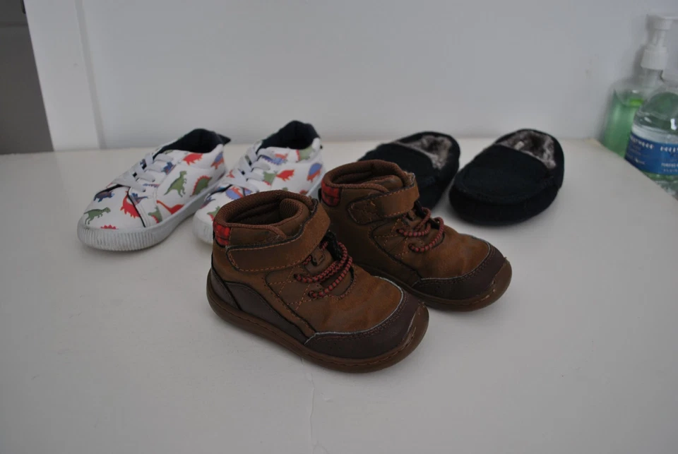 Lote de zapatos para niños pequeños paquete de pares talla 5 Stride Rite y más Foto 2 de 4