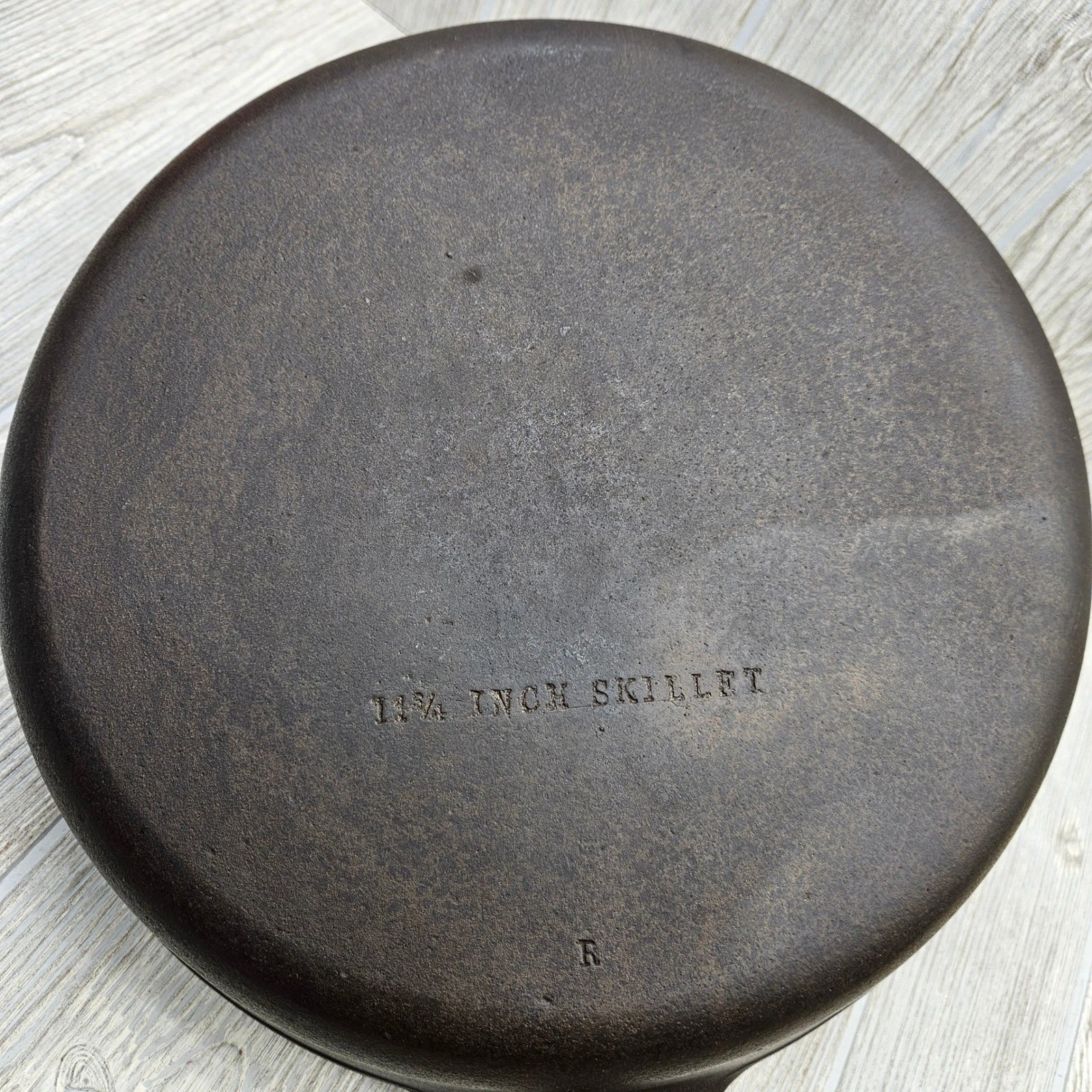 Unmarked Wagner #10 11 3/4 Inch Smooth Bottom Cast Iron Skillet Fry Pan