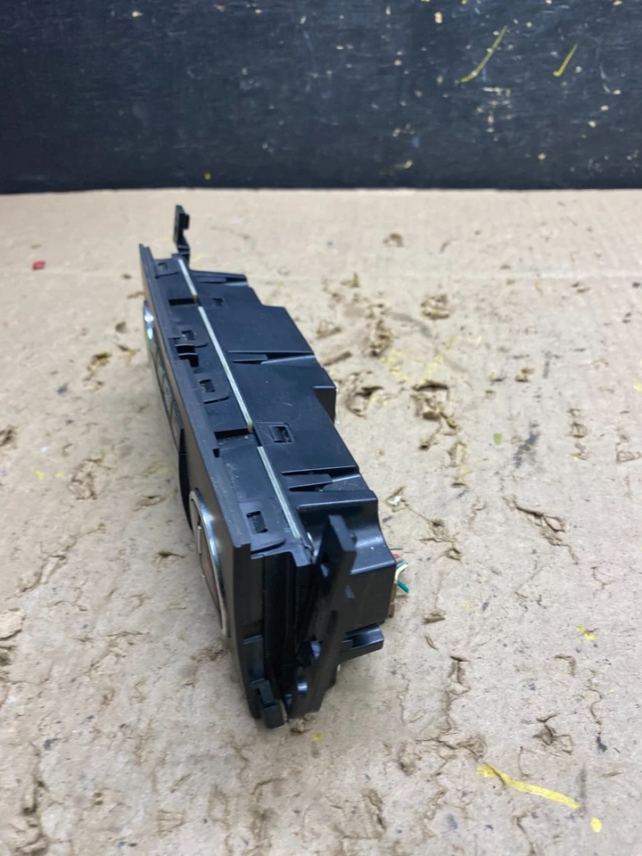 GMC Yukon Tahoe 2007-2011 control automático de temperatura climática U5842 DG Foto 4 de 4