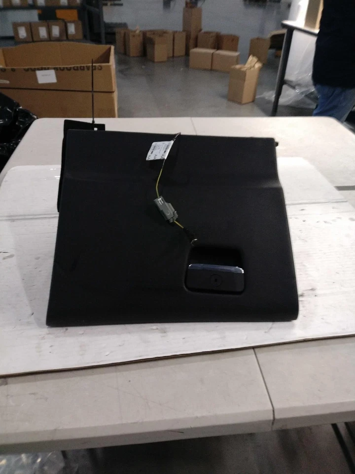 Guantera usada se adapta a: Lincoln MKC Grado A 2015 Foto 2 de 4