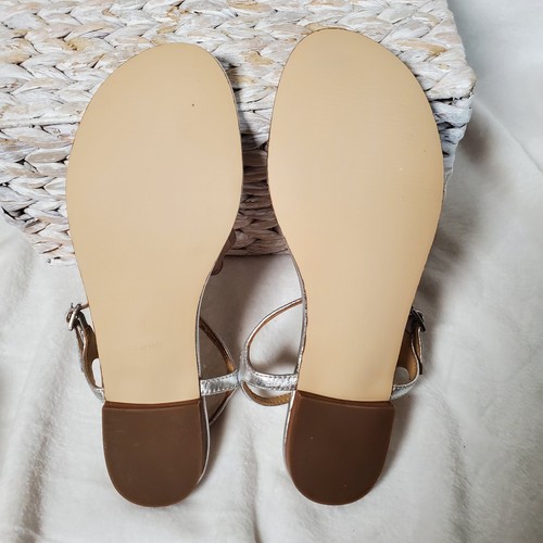Talbots Women’s Flat Sandals Ankle Strap Silver Leather Flower Size 9 M NWOB - Picture 3 of 4