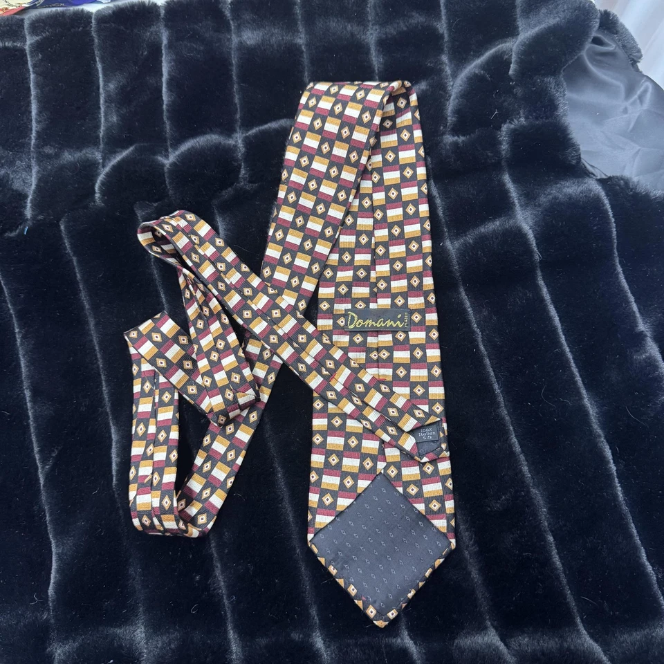 Corbata Domani Para Hombre Talla Única Borgoña Dorado Geométrica Cuadros Seda Patrón Corbata Foto 3 de 4