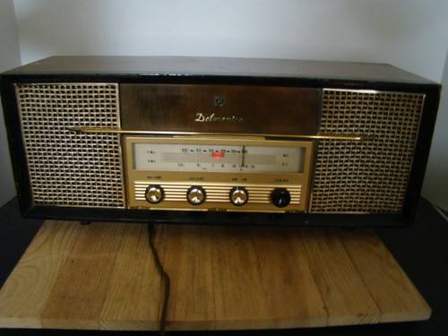 Vintage Delmonico Electric Tube Radio Model TFM-99U Victor Co Works Japan made