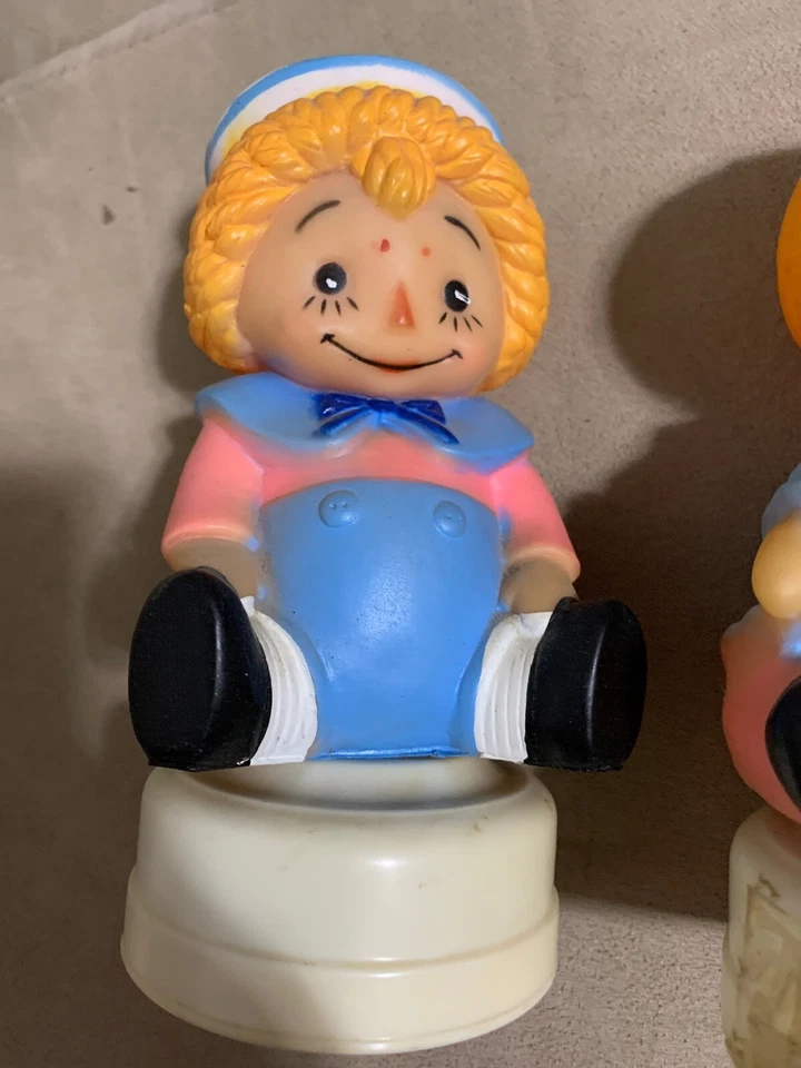 PAR DE MUÑECAS RAGGEDY ANN AND ANDY DE COLECCIÓN Figuras de Goma Sobre Base de Plástico con Luces Foto 2 de 4