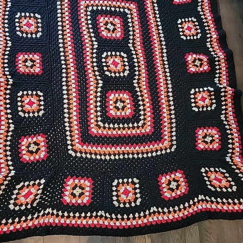 Granny square afghan blanket hand Knit black red Orange white brown 80x58" Grand - Picture 9 of 11