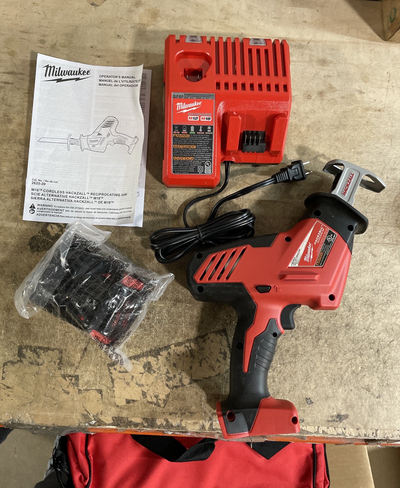 Milwaukee 2625-21 M18 HACKZALL Cordless LITHIUM-ION One- Handed Recip Saw Kit
