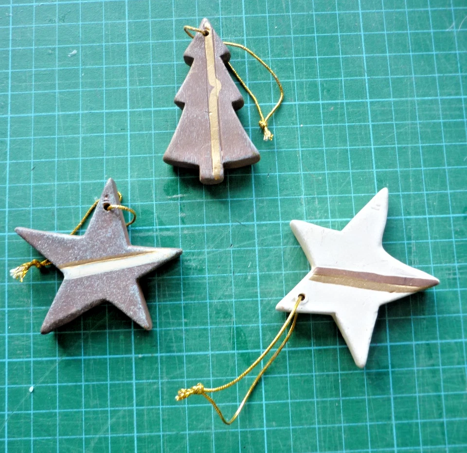 - 3 Décorations ETOILES, SAPIN en Céramique TB Noël.. - Photo 2/4