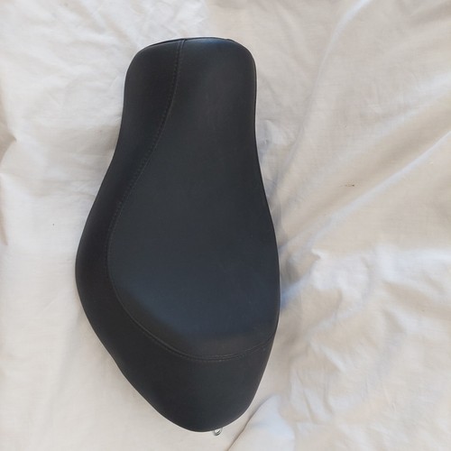 Harley Davidson RDW-92/61-0067 One Piece Black Motorcycle Seat like new - Picture 2 of 4