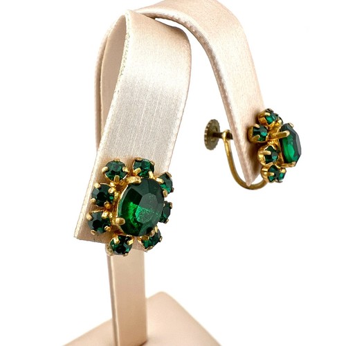 Vintage Germany Green & Gold Tone Cluster Earrings. Screw Back - Imagen 2 de 9