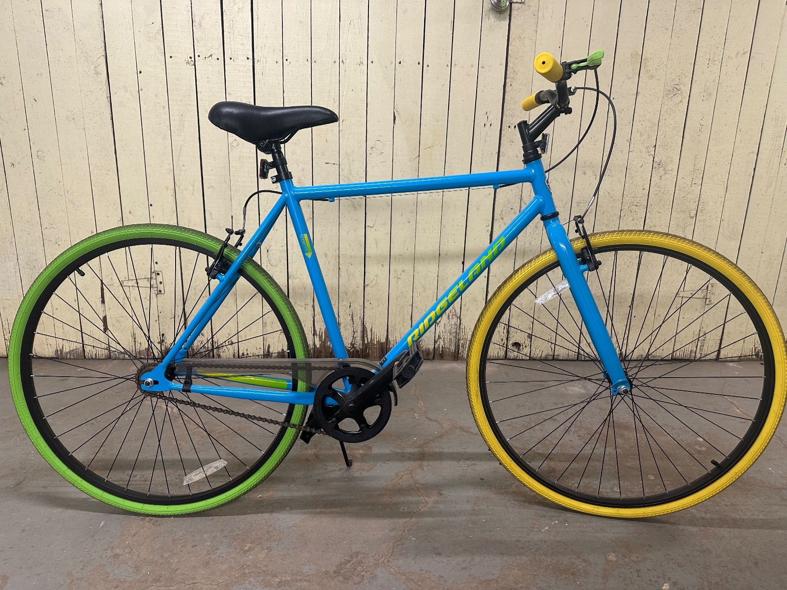 Kent 700C Ridgeland Bike, Adults ages 14+, Blue/Green. Needs tune up read desc.