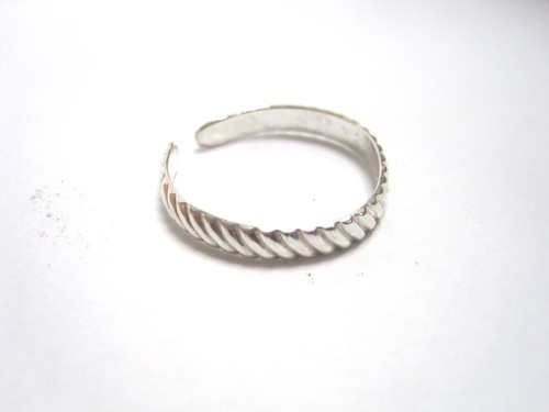 Handcrafted adjustable sterling silver thumb ring-diagonal lines- pretty! - Picture 5 of 7
