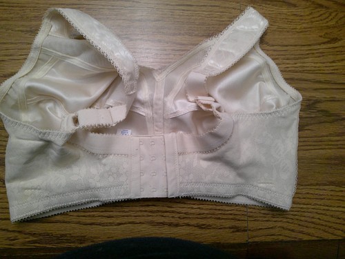 Playtex 18 Hr. Style 4693 sz 42DDD white comfort strap wirefree bra - Picture 3 of 3