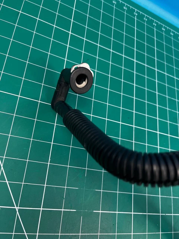 Chevrolet Equinox 2010-2015 bote de evaporación de terreno tubo de purga GM Foto 3 de 4