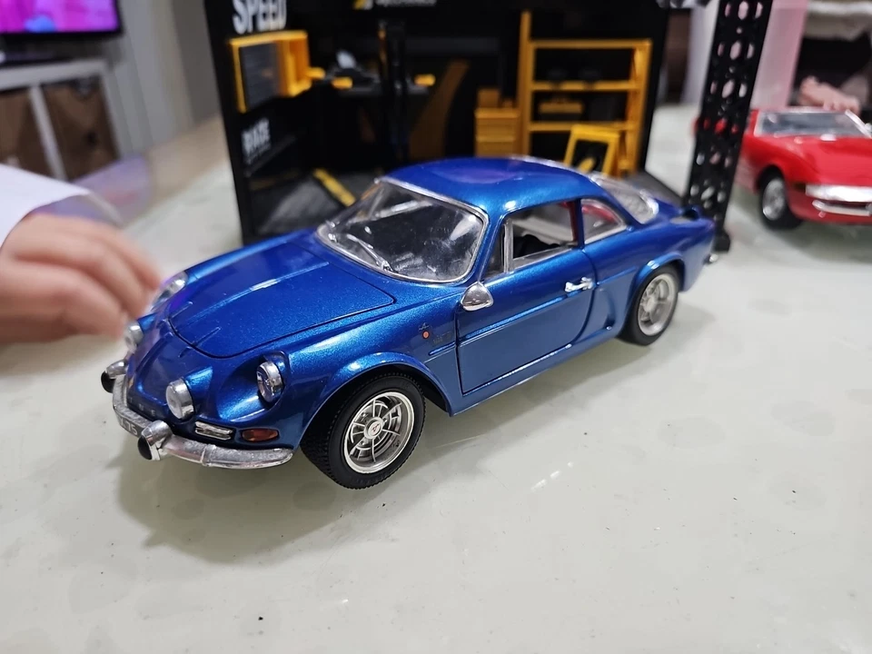 MODELLINO AUTO RENAULT ALPINE A110 BLU - BURAGO - SCALA 1:16 "DIECAST" - Immagine 2 di 4