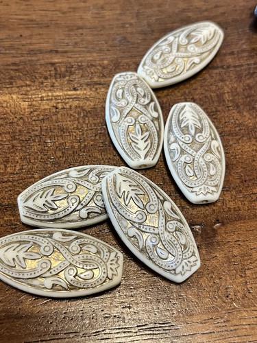 Cream Gold  Vintage Large Oval Patterned   Bead Exact  Lot Of 6