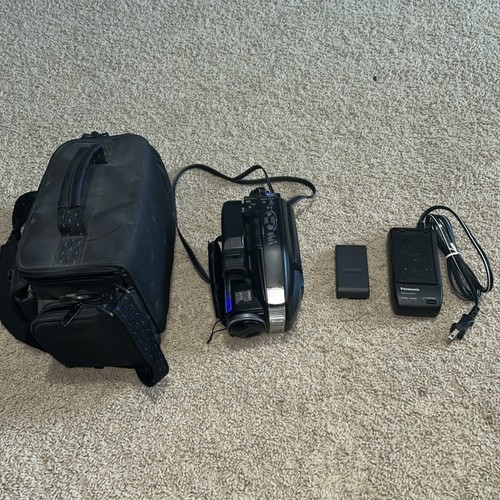 Quasar VM-D52 VHS-C Palmcorder 700x Zoom w/ Battery/Charger /bag