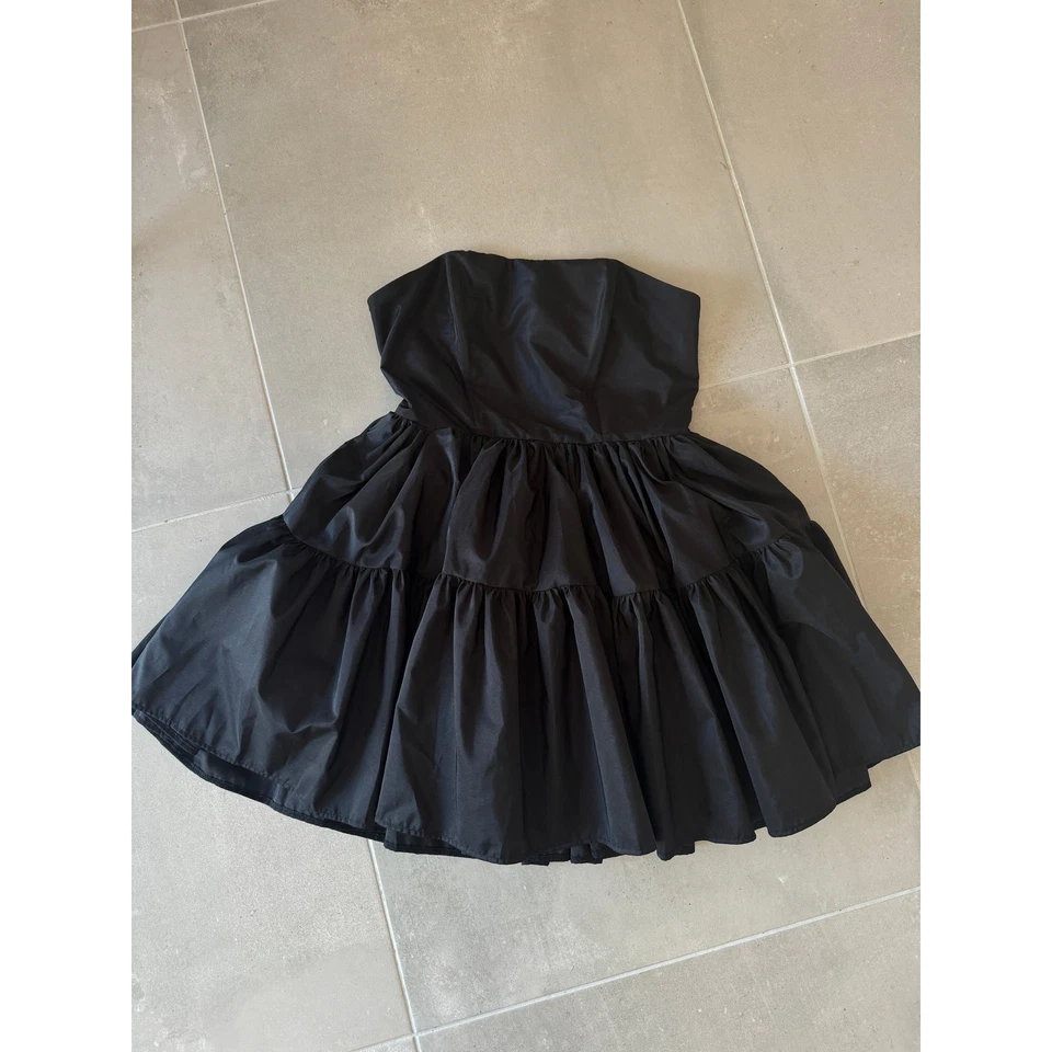 Mini Vestido Forever Unique Bandeau de Tafetán Negro Foto 2 de 4