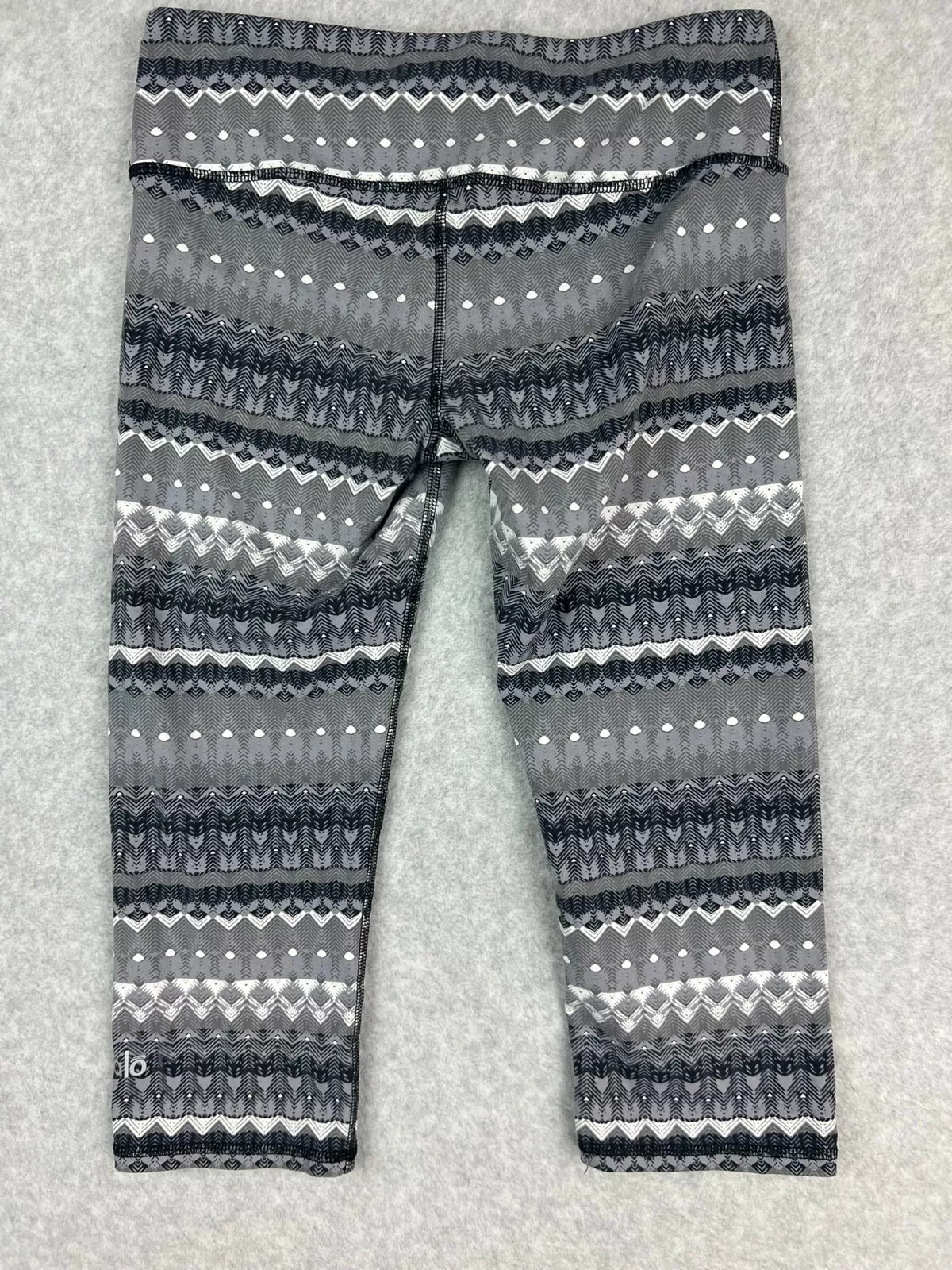 alo-yoga yoga capri cropped geometric leggings