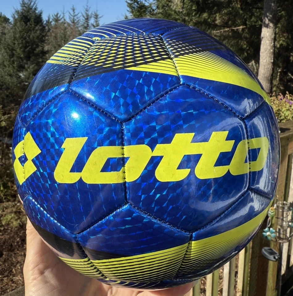 Balón de fútbol LOTTO azul real y verde neón talla 4 usado en excelente estado Foto 2 de 4