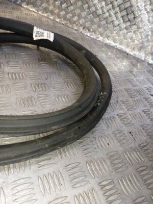 SKODA SUPERB 3t4 Front Left Door Seal 3T0867365 2013 for sale  