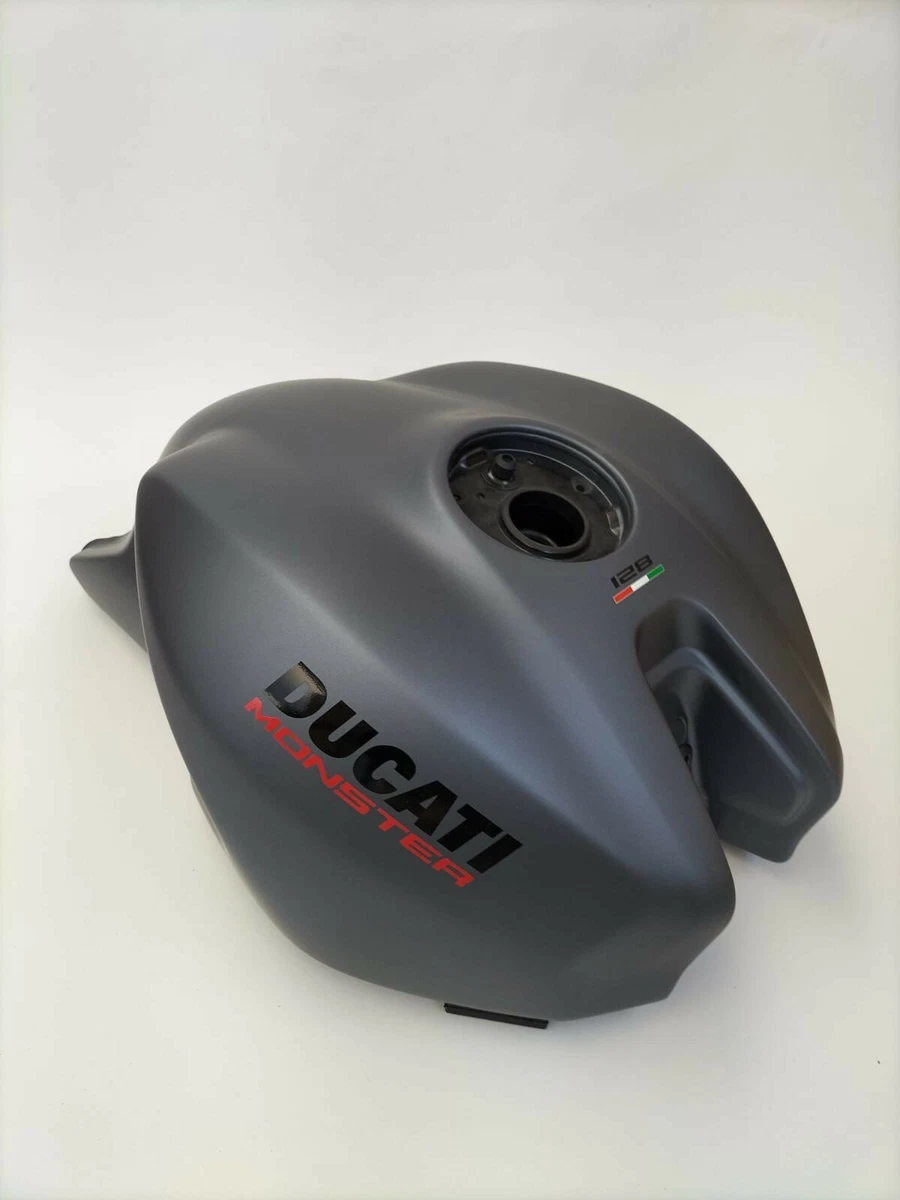 Ducati monster 821 store fuel tank