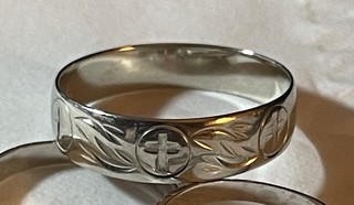 Anello a fascia uomo tripla croce in oro bianco 10 kt misura 11 usato