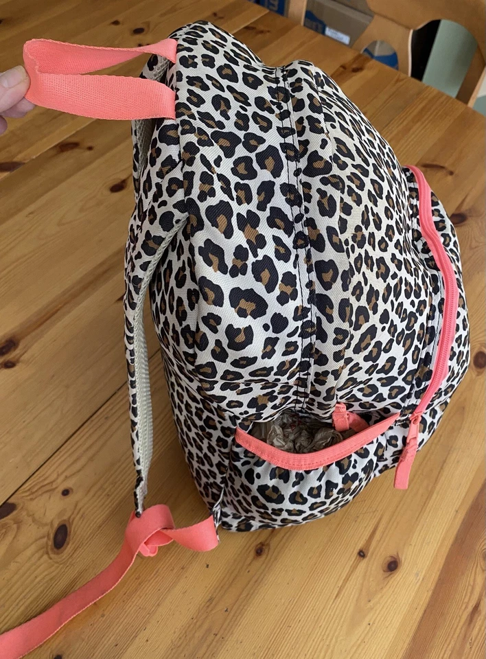 MOCHILA GAP SCHOOL Estampado Animal Leopardo Con Acentos Rosa En muy buen estado Foto 2 de 4