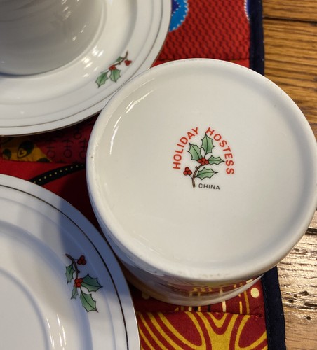 Tienshan Holiday Hostess China Set 12Pcs Christmas 4 Cups & 4 Saucers & 4 Salad - Picture 2 of 5
