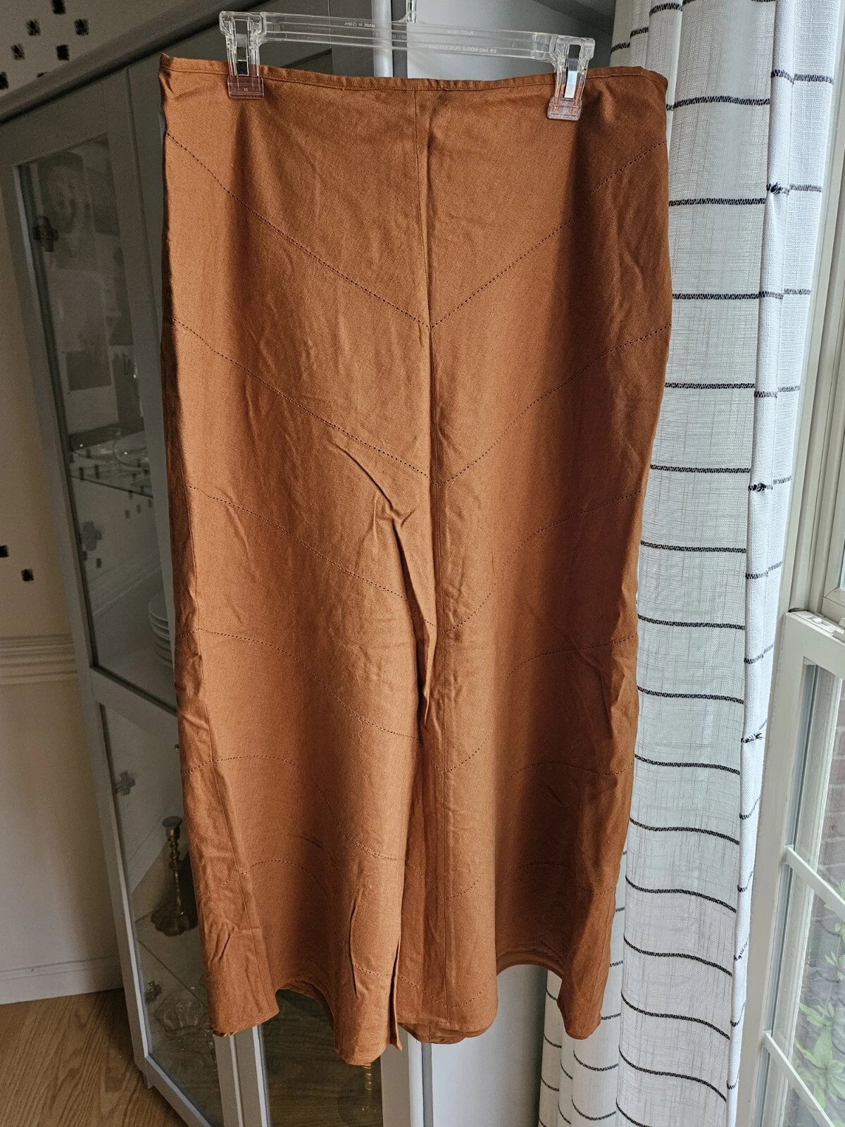Edward Vintage Maxi 100% Linen Fully Lined Flare Side Zip Skirt Womens Sz 16
Opens in a new window o