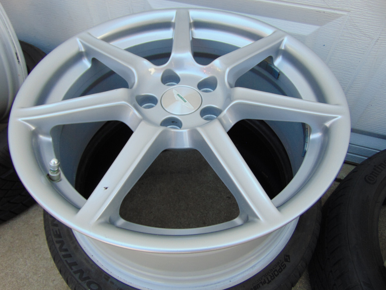 1 USED Silver OEM Aston Martin Vantage 19X8.5 Rim & TPMS 6G33-1007 FREE SHIPPING