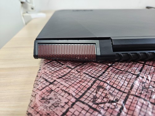 Lenovo Ideapad Y700 (Y700-15ISK) - i7-6700HQ - 8GB Ram - GTX 960M GPU - No HD - Picture 17 of 21