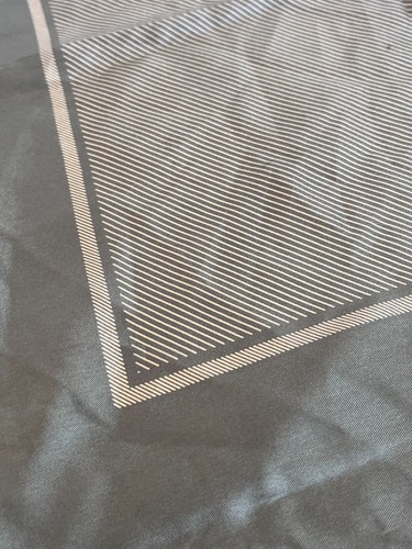 Vintage BURBERRY Ladies Silk Scarf Square 73.5cm / 29inch Burberrys of London - Picture 4 of 6