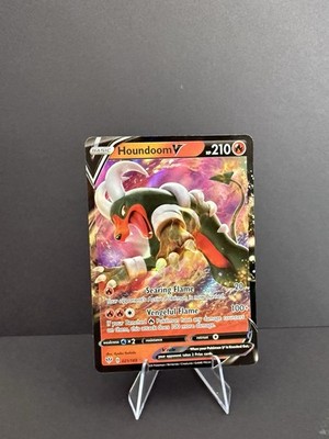 The Pokémon Company Houndoom V 021/189 Darkness Ablaze Holo Ultra Rare ENG