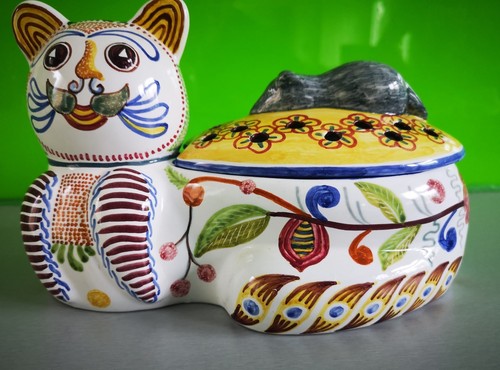 Handmade & Hand Painted in Portugal Double Sided Ceramic Cat With Mouse On Back. - Bild 3 von 5