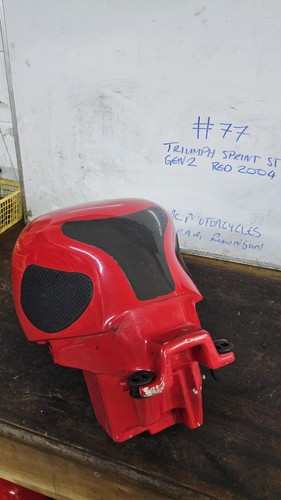 Triumph Sprint ST 955i Kraftstofftank rot Gen 2 2002 - 2005 - Bild 2 von 4