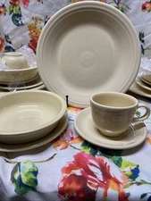 FIESTA WARE 5 PC PLACE Settings IVORY