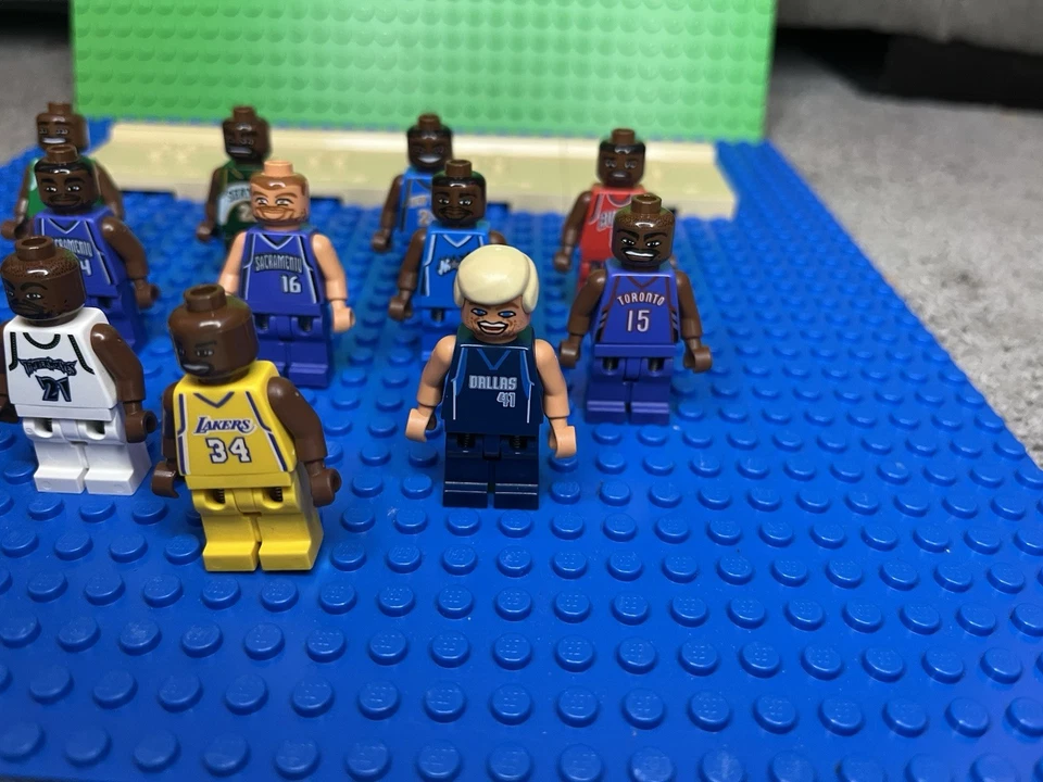 LOTE DE 12 MINIFIGURAS LEGO SPORTS NBA-SHAQ KEVIN GARNETT DIRK NOWITZKI VINCE CARTER Foto 3 de 4