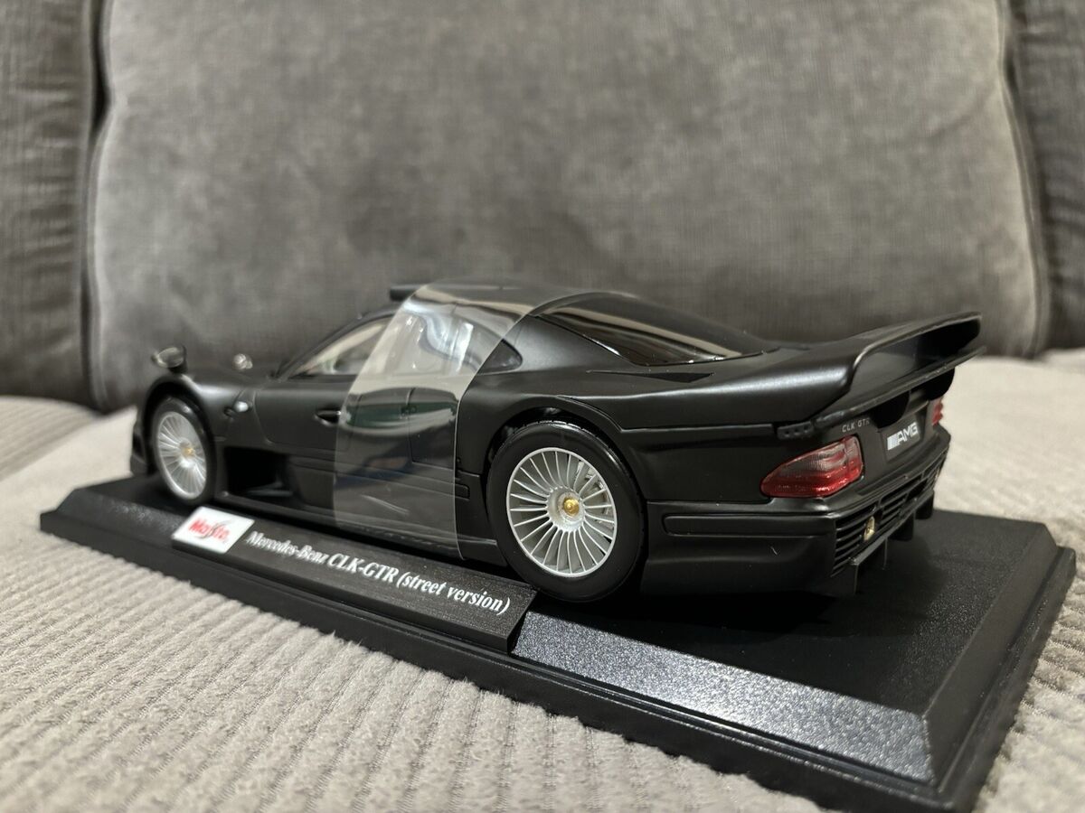 1/18 Maisto Mercedes-Benz CLK-GTR Matt Black Street version 1/18 Maisto Mercedes-Benz CLK-GTR Matt Black Street version