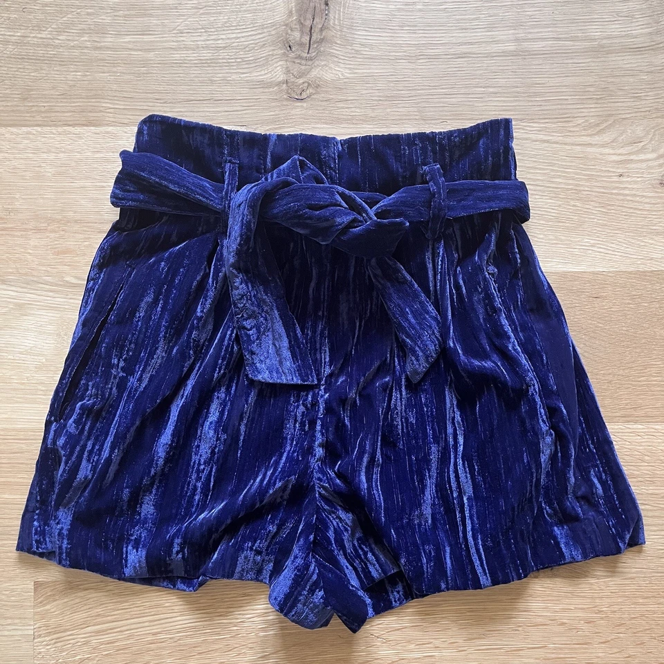 Pantalones cortos Topshop azul marino de terciopelo aplastado tiro alto con cinturón para mujer talla 4 elegante glamour Foto 2 de 4