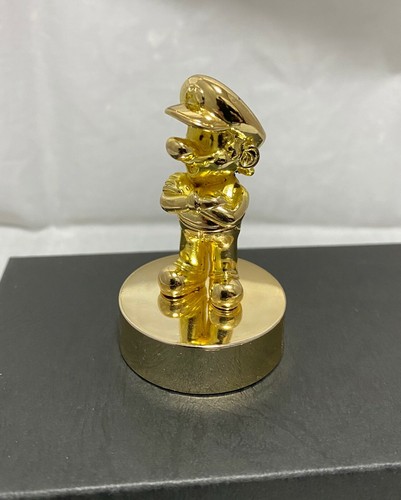 Club Nintendo : Gold Mario Statue Nintendo 2004 - Picture 3 of 5