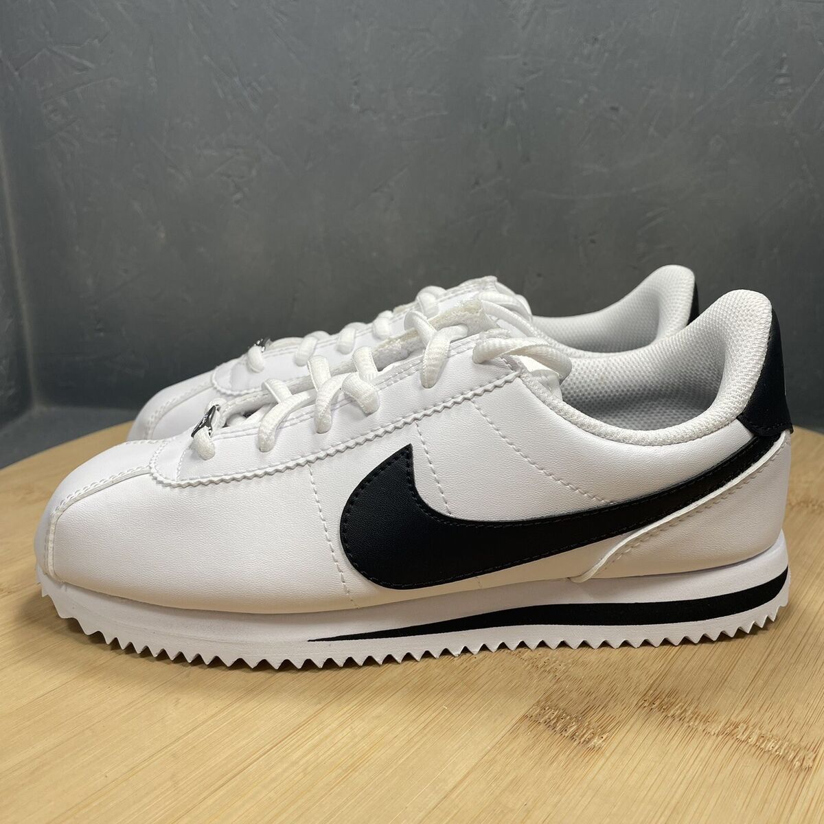 Nike Cortez Basic SL GS White Black Retro Size 3.5Y = Womens Nike Cortez Basic SL GS White Black Retro Size 3.5Y = Womens