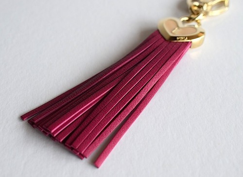 FURLA CUORE Cuero Borla Frambuesa CORAZÓN MEDALLÓN Dije Llavero Llavero Nuevo con Etiquetas - Imagen 6 de 8