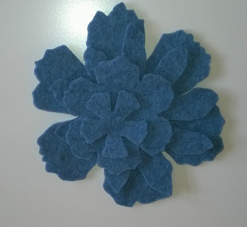 100% WOOL FELT DIE CUT FLOWERS/APPLIQUE/4 FLOWER SHAPES TO LAYER /COLOUR CHOICES - Picture 30 of 54