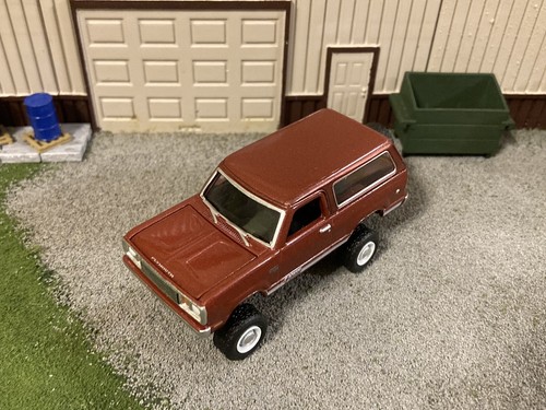1978 Plymouth Trail Duster Lifted 4x4 Truck 1/64 Diecast Custom Greenlight - Picture 2 of 13
